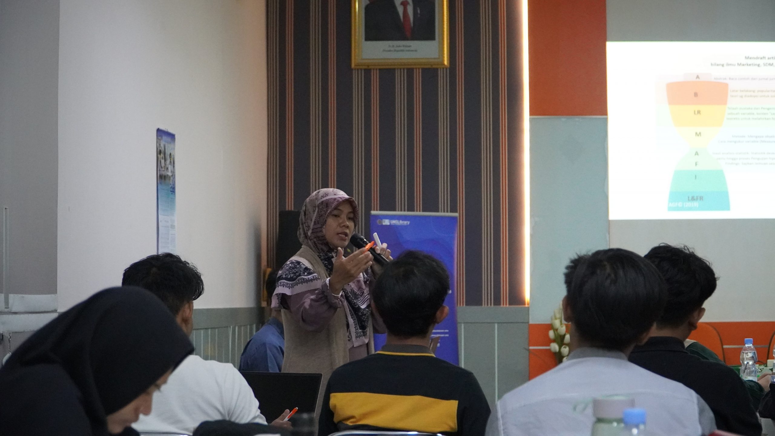 Pelatihan Penulisan Artikel Ilmiah di Perpustakaan UMS: Mendukung Implementasi OBE