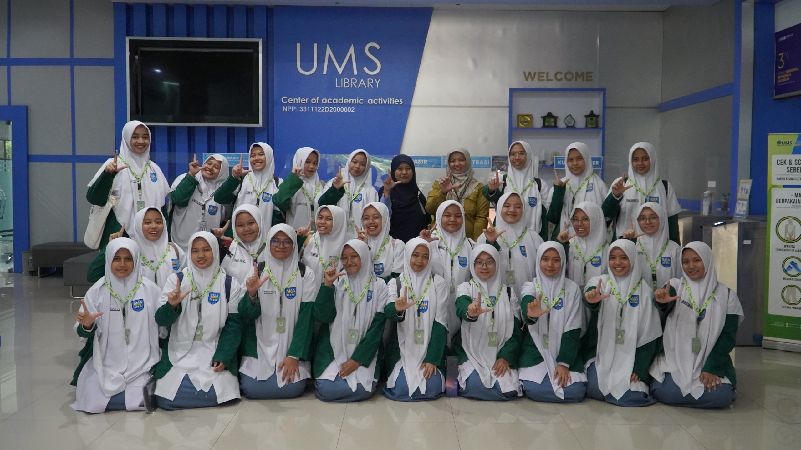 Tingkatkan Literasi, OSIS Gema Putri SMA MTA Kunjungi Perpustakaan UMS