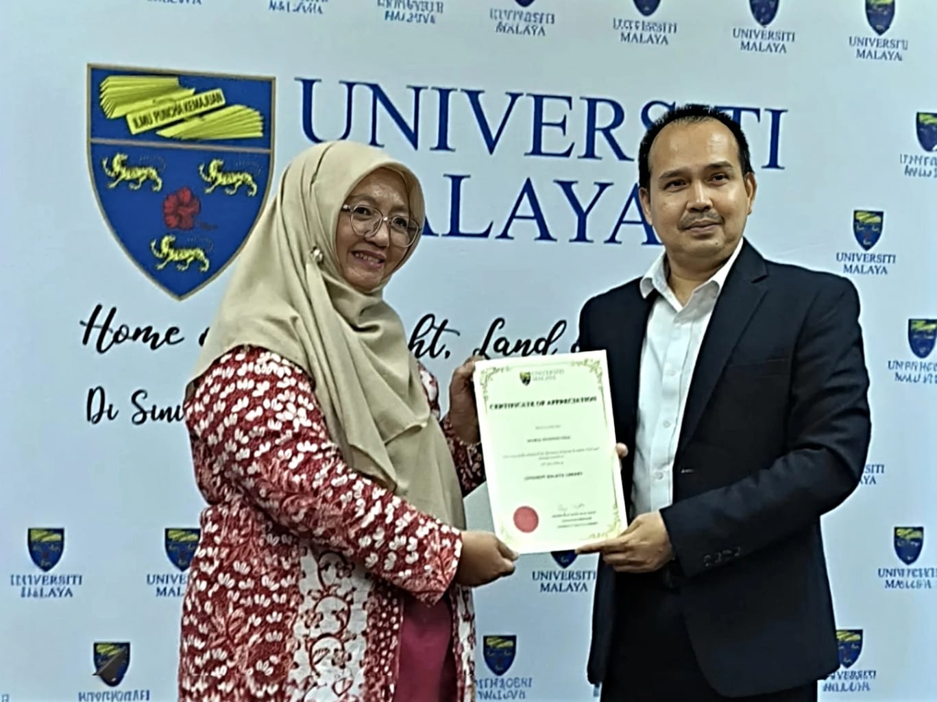 Pustakawan UMS Ikuti Studi Banding FPPTI Jawa Tengah ke Malaysia, Presentasikan Program IMAM di University Malaya